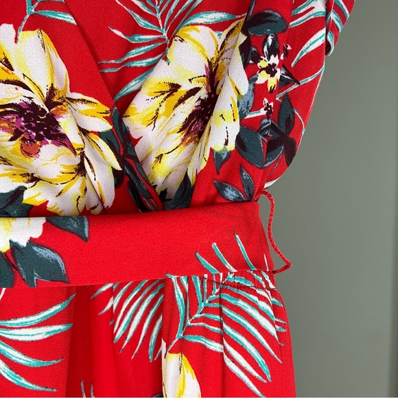 Suzy Shier Red Floral Wrap Dress - Picture 4 of 4